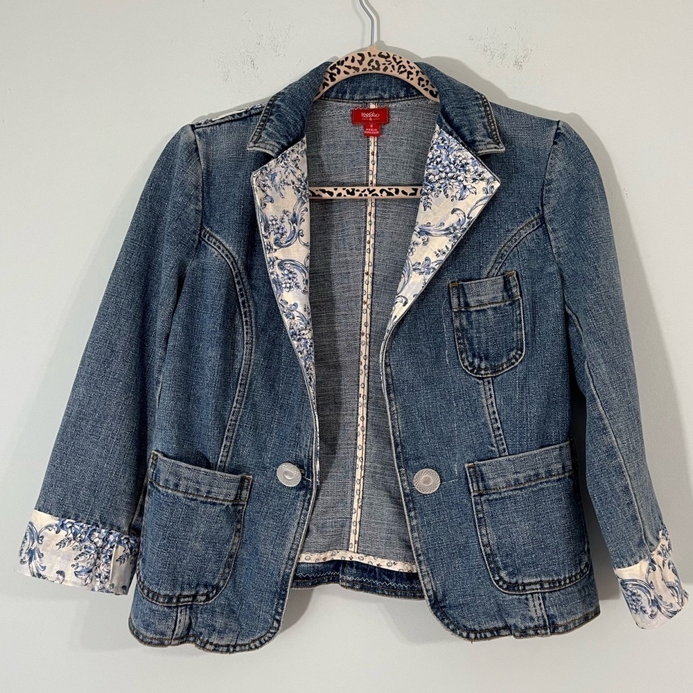 Mossimo Denim Jean Jacket with Floral Patchwork. 100% Cotton. Girls Size Small.